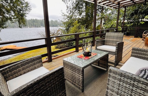 Lake Roesiger Cabin | Comfy Cozy Cabin on The Lake near Snohomish, Washington