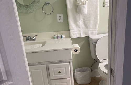 Taylor Run Apartment | Comfy, Cozy & Close to DC