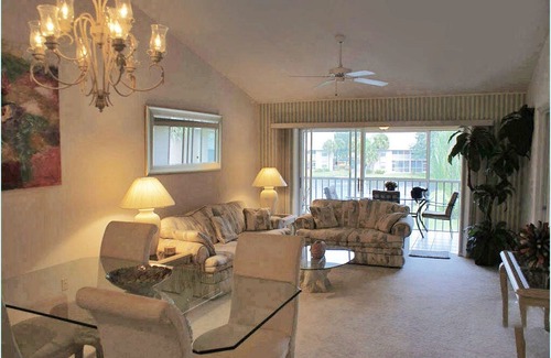 Palm River Estates Condo | Comfy-Cozy Condo in Great North Naples Location
