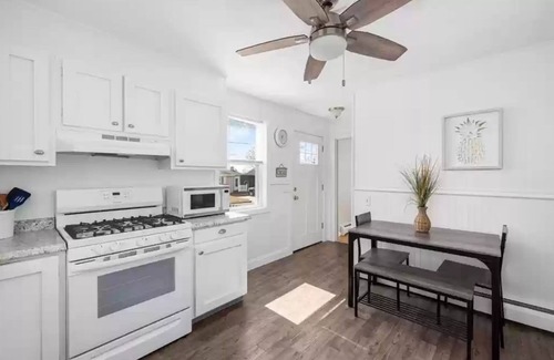 Narragansett House | Comfy Cozy Updated Home by Scarborough Beach