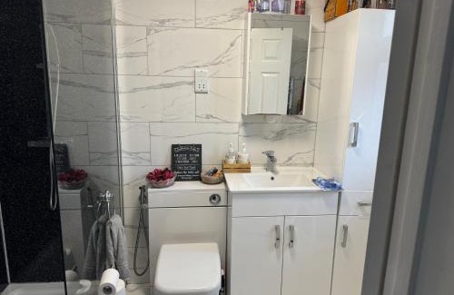 Hacton House | Comfy En-suite King Size room