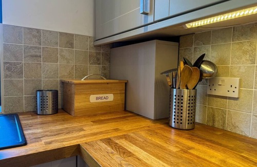 Hildenborough House | Comfy Family Home | Big Garden + 2-Car Driveway