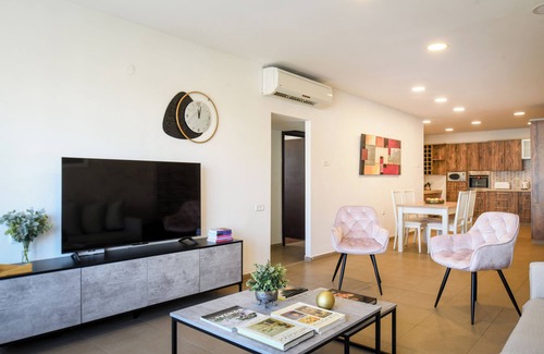 Netanya Apartment | Comfy Haven in Netanya CTR by Sea N'Rent