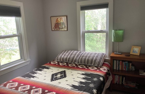 Marquette House | Comfy home close to NMU