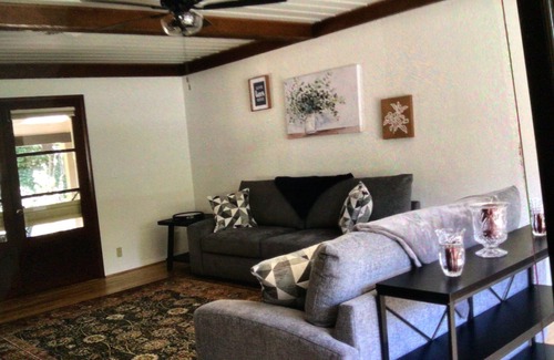 Roseburg House | Comfy home in nice neighborhood. Short walk to shops, wine, breweries and food