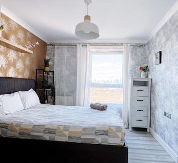 Lansbury Apartment | Comfy Modern Unit Near Canary Wharf l Top Floor Ideal for Business and Leisure Privacy l