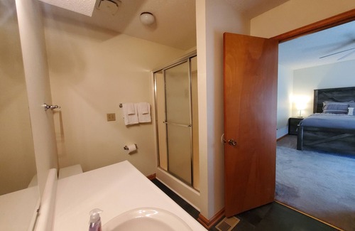 Warrensburg House | Comfy Newly Furnished Home