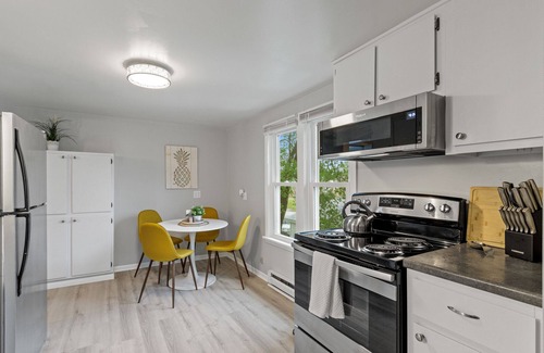 Portage Apartment | Comfy Nook- 2Bed w/WiFi, 20 Minutes from Wisconsin Dells