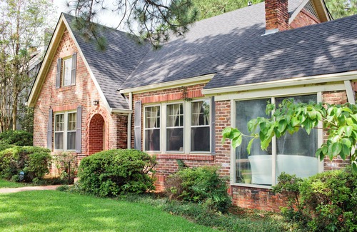 Montgomery House | Comfy Retreat | Close to Riverwalk Stadium