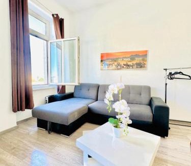 Grinzing Apartment | Comfy Studio Apt for up to 3P, 10Min to FAC Platz
