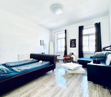 Grinzing Apartment | Comfy Studio Apt for up to 3P, 10Min to FAC Platz