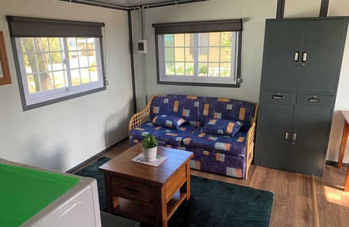 Glen Innes Apartment | Comfy studio units on 10 acres of free space and only 5 minutes walk to CBD