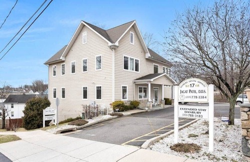 Danbury Apartment | Comfy Studio with Kitchen Central Danbury, ADA