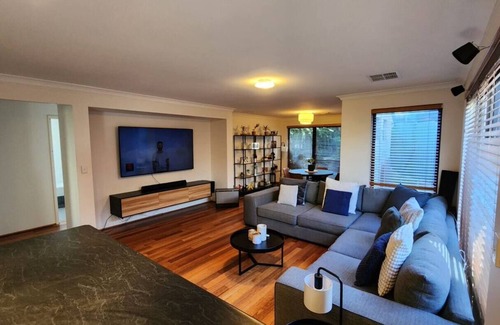 Innaloo House | Comfy, Stunning, Modern & Well Located