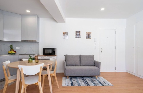 Paranhos Apartment | Comfy Sunny Flats | Prime Location