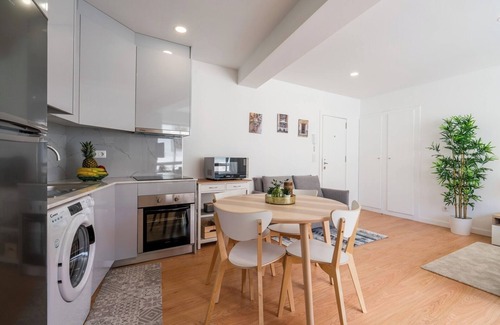 Paranhos Apartment | Comfy Sunny Flats | Prime Location