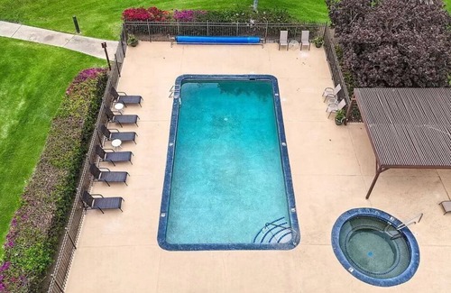 Waikoloa Condo | Comfy Tropical Oasis in Waikoloa Village – BBQs, Heated Pools & Golf Course