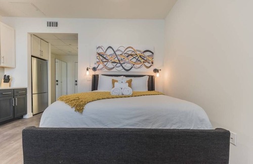 Spruce Hill Apartment | Coming for CHOP or PENN? This is a GREAT CHOICE