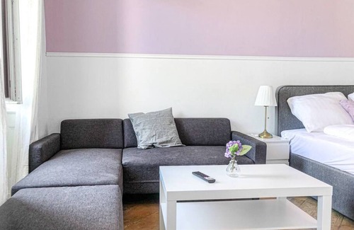 Wahring Apartment | Commodious 2BR Apt. Near AKH-Perfect for Groups