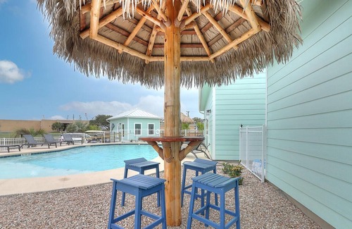 Port Aransas RV Rental | Community Pool, In Town, Dog Park, Fishing, WIFI, Laundry Room, Walking Paths