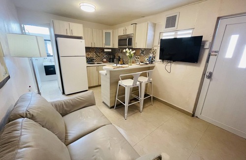 Bucana Apartment | Compact Haven with Private Entrance and FREE Parking and Laundry