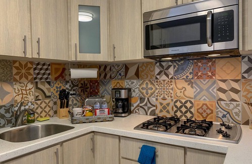 Bucana Apartment | Compact Haven with Private Entrance and FREE Parking and Laundry