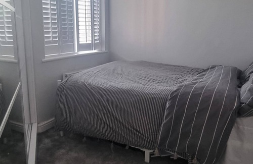 Redbridge House | Compfy Double bed & free parking