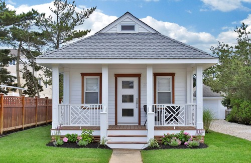 North Beach Haven House | Completely transformed Hampton style cottage! 2 from Beach!n