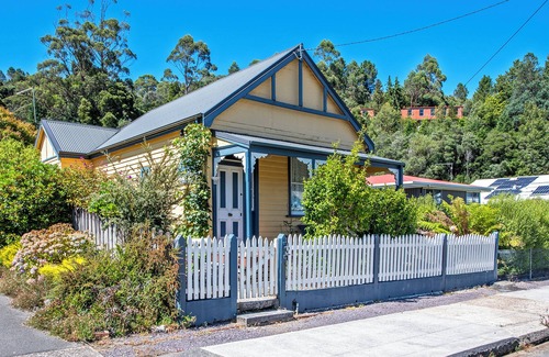 Queenstown Cottage | Comstock Cottage Await's You.