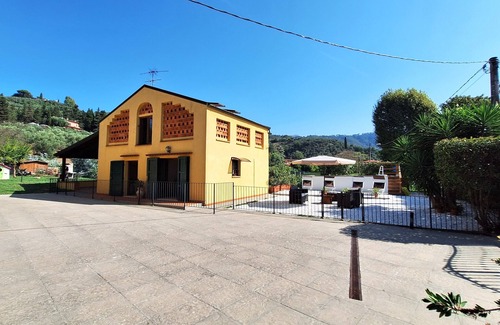 Massarosa House | Conca Oro New House on Hill between Lucca and the sea with pool and large porch