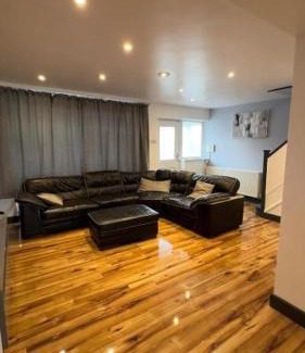 South Hornchurch House | Concord House, 3 bedroom house, 2 baths in Rainham,