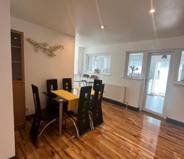 South Hornchurch House | Concord House, 3 bedroom house, 2 baths in Rainham,