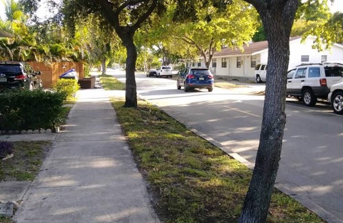 Parkside Apartment | Condo#3. KING SIZE BED, HIGH SPEED INTERNET and FREE PARKING.