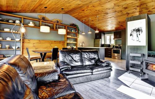 Stoneham Apartment | Condo 88 Chemin des Alpages by Les Chalets Alpins