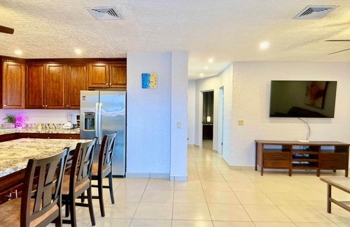 Roatan Villa | Condo A1 @ Tropical Breeze, Parrot Tree Road
