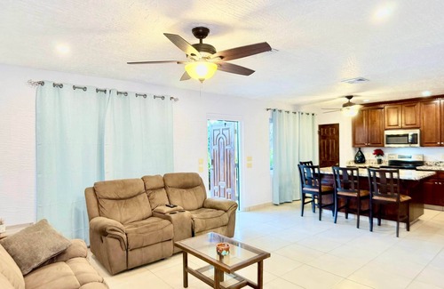 Roatan Villa | Condo A1 @ Tropical Breeze, Parrot Tree Road