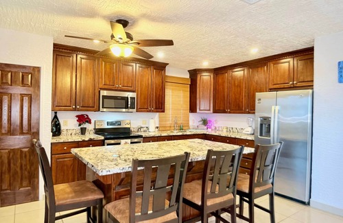 Roatan Villa | Condo A1 @ Tropical Breeze, Parrot Tree Road