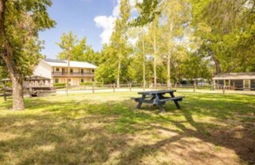 Buchanan Dam Condo | Condo B, Beautiful Lake View
