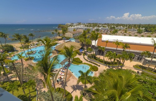 San Juan Apartment | CONDO HOTEL, DORADO (WITH LIVING ROOM/DINNING ROOM/KITCHEN)