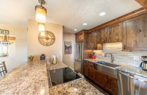 Dillon Condo | Condo in Dillon Overlooking Amphitheater & Sweeping Mountain & Lake Views!