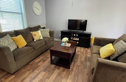 Clear Lake Shores Condo | Condo near NASA, Kemah Boardwalk, & More- Pet Friendly!