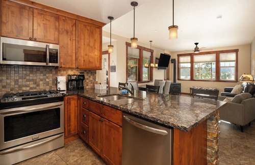 Fraser Condo | Condo near slopes w/deck views & fireplace