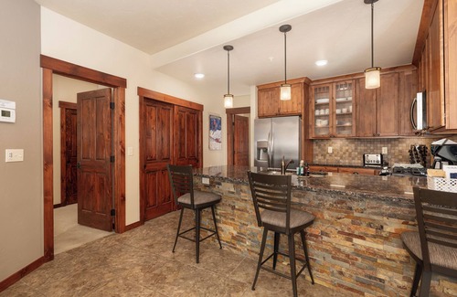 Fraser Condo | Condo near slopes w/deck views & fireplace
