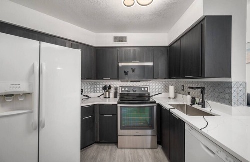 Ventura House | Condo w/Pool + Gym + Golf + Jacuzzi + Game Areas!