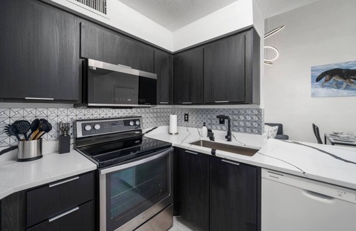 Ventura House | Condo w/Pool + Gym + Golf + Jacuzzi + Game Areas!