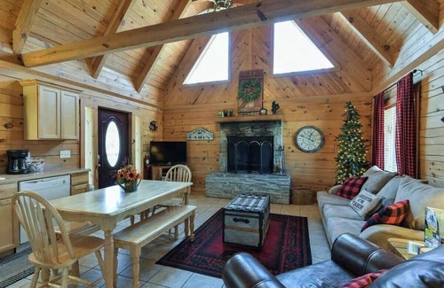 Branson Cedars Apartment | Condo with kitchen, near Table Rock Lake