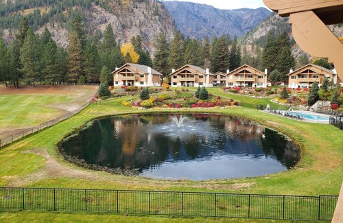 Downtown Leavenworth Condo | Condo with Mountain Views Walking Distance to Town