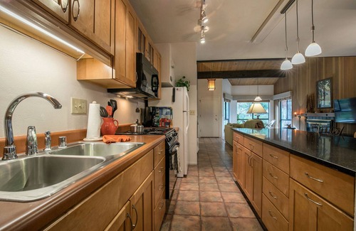 Incline Village Condo | Condo with Summer Pool! (CDL36)