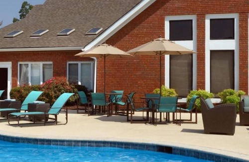 Crestline Heights House | Conducive Amenities! Fully-equipped Kitchen, Pets Allowed, FREE Parking, Pool!