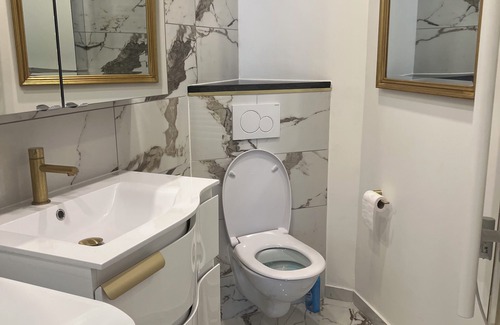 Quartier de la Goutte-d'Or Apartment | Confort & Calme à Paris - 2 Bedrooms, Idéal Famille ou Pro, Metro à 2 min